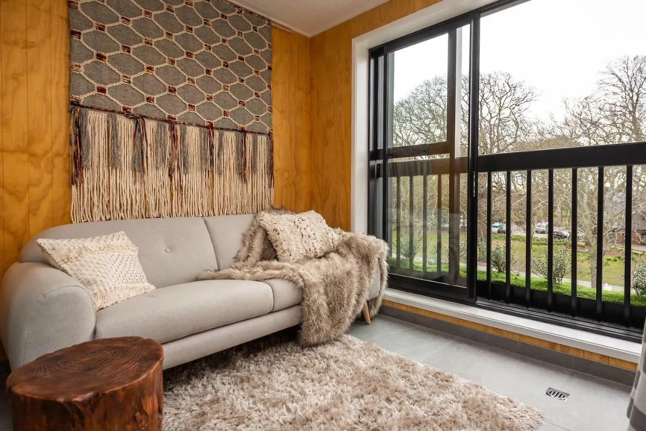 Penthouse With Park View Apartment Christchurch
