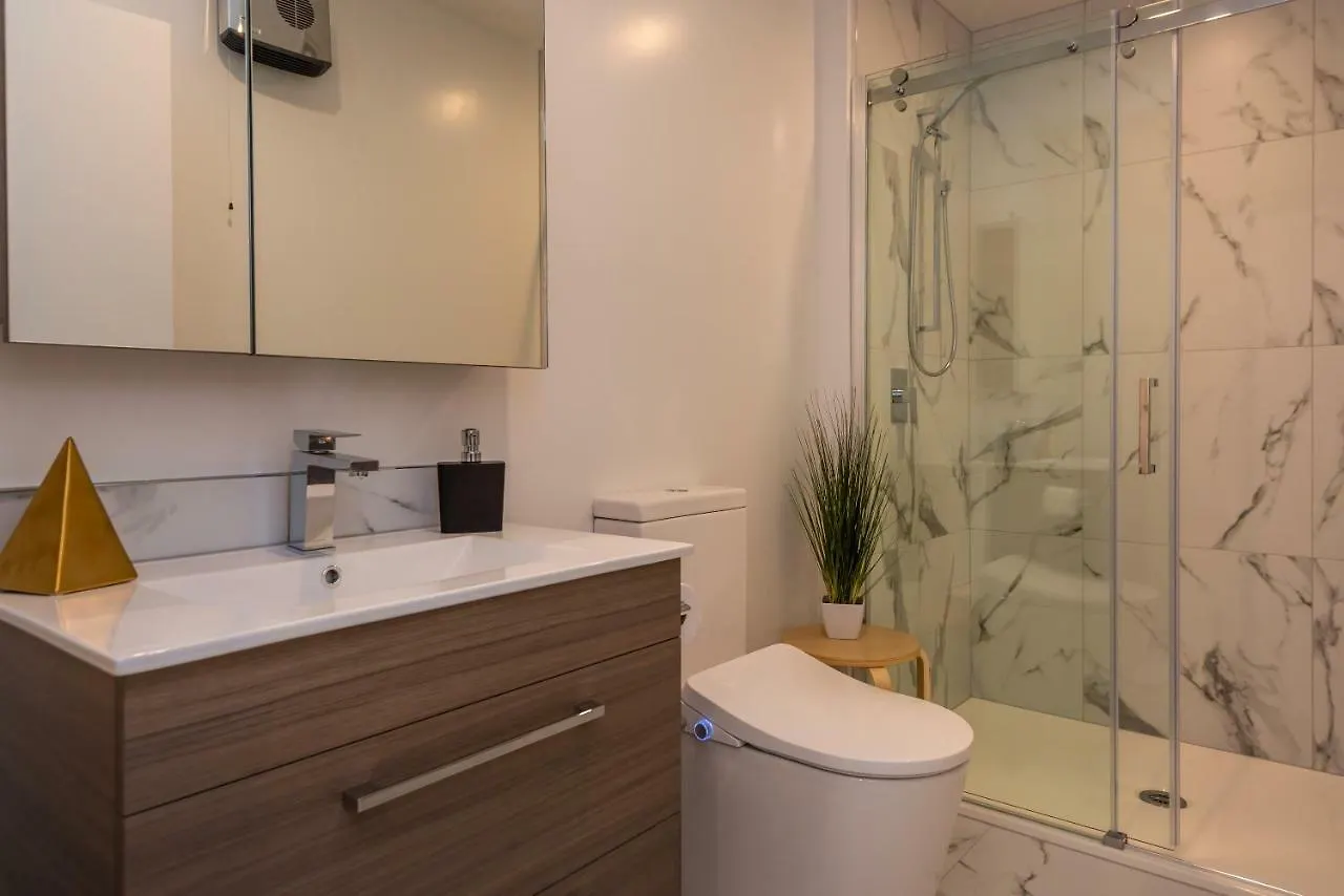 Penthouse With Park View Apartment Christchurch